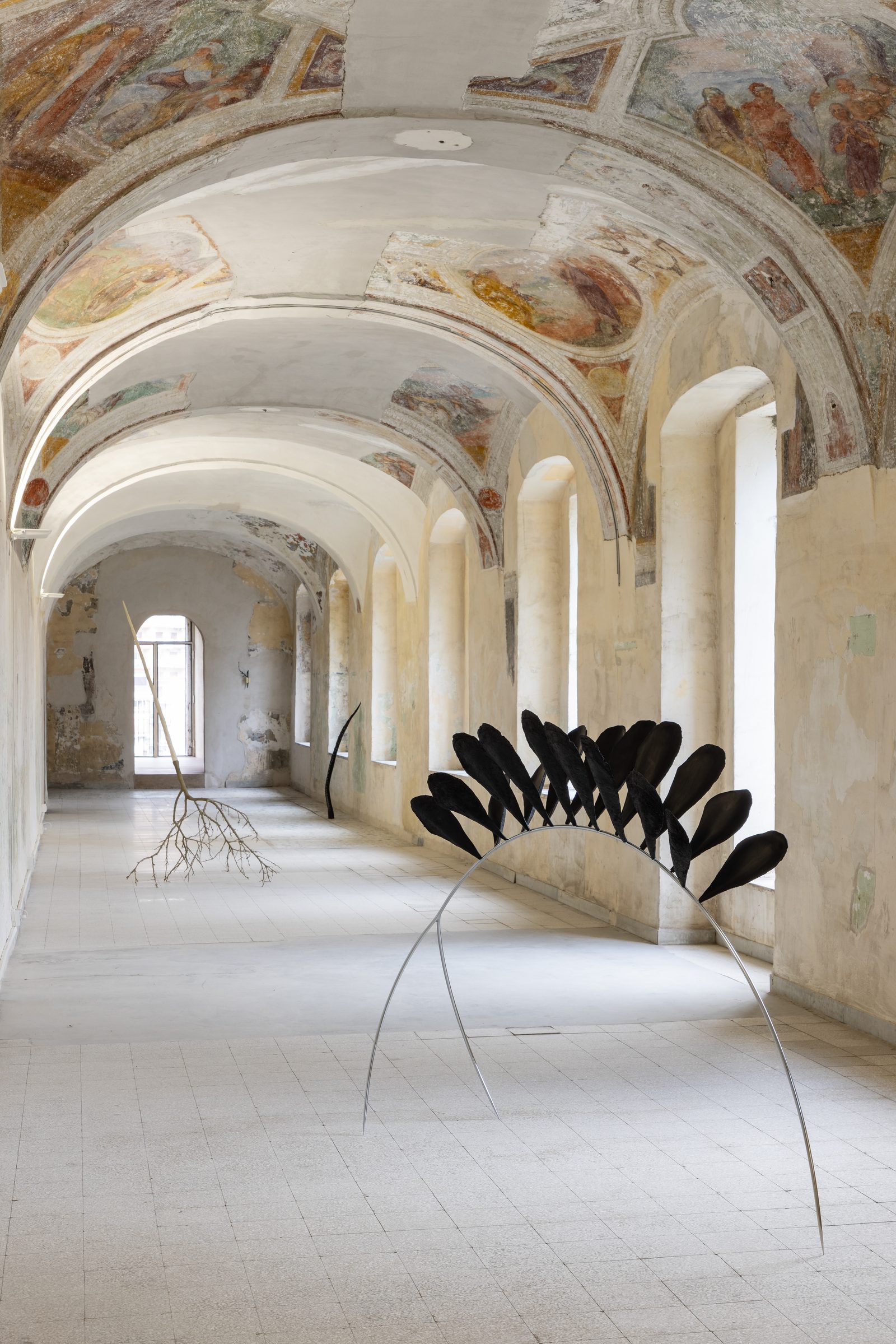 L’istinto ha preservato la mia specie. Luca Petti in dialogo con la Collezione Fabio Frasca, installation view, La Santissima — Community Hub, Naples, 2025 — ph. Danilo Donzelli