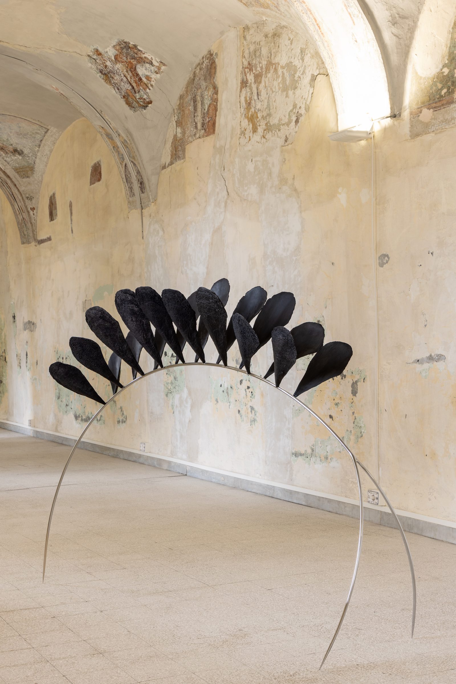 L’istinto ha preservato la mia specie. Luca Petti in dialogo con la Collezione Fabio Frasca, installation view, La Santissima — Community Hub, Naples, 2025 — ph. Danilo Donzelli