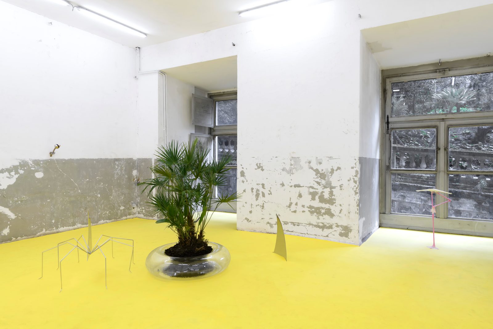 Materia Esotica, installation view, bismuth casting, epoxy resin, palm, PVC, mirrored aluminium, nickel-plated brass, Palazzo Brancaccio Contemporary Cluster, Rome, 2022 — courtesy Contemporary Cluster
