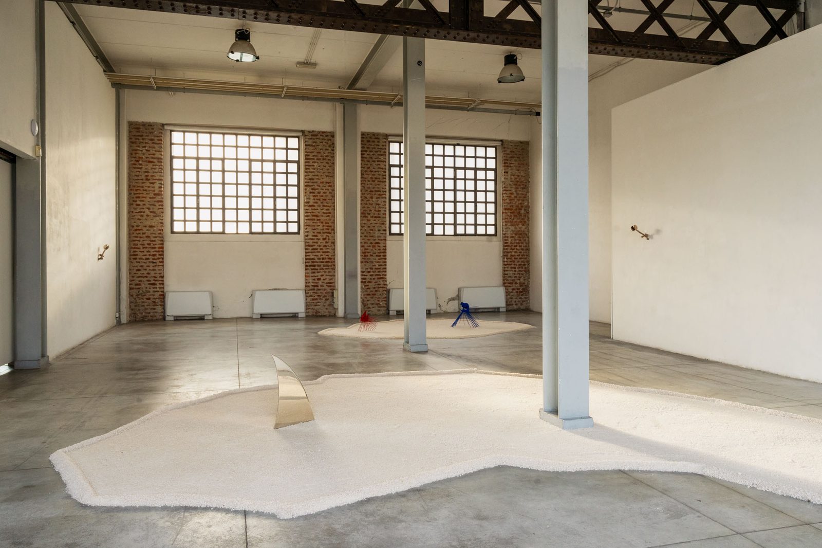 Precipitazioni sotto il livello del mare, installation view, nickel-plated brass, resin-coated wood and fabric powder, flocked boar skeletons and steel, salt, Careof, Milan, 2022 — ph. Diego Mayon
