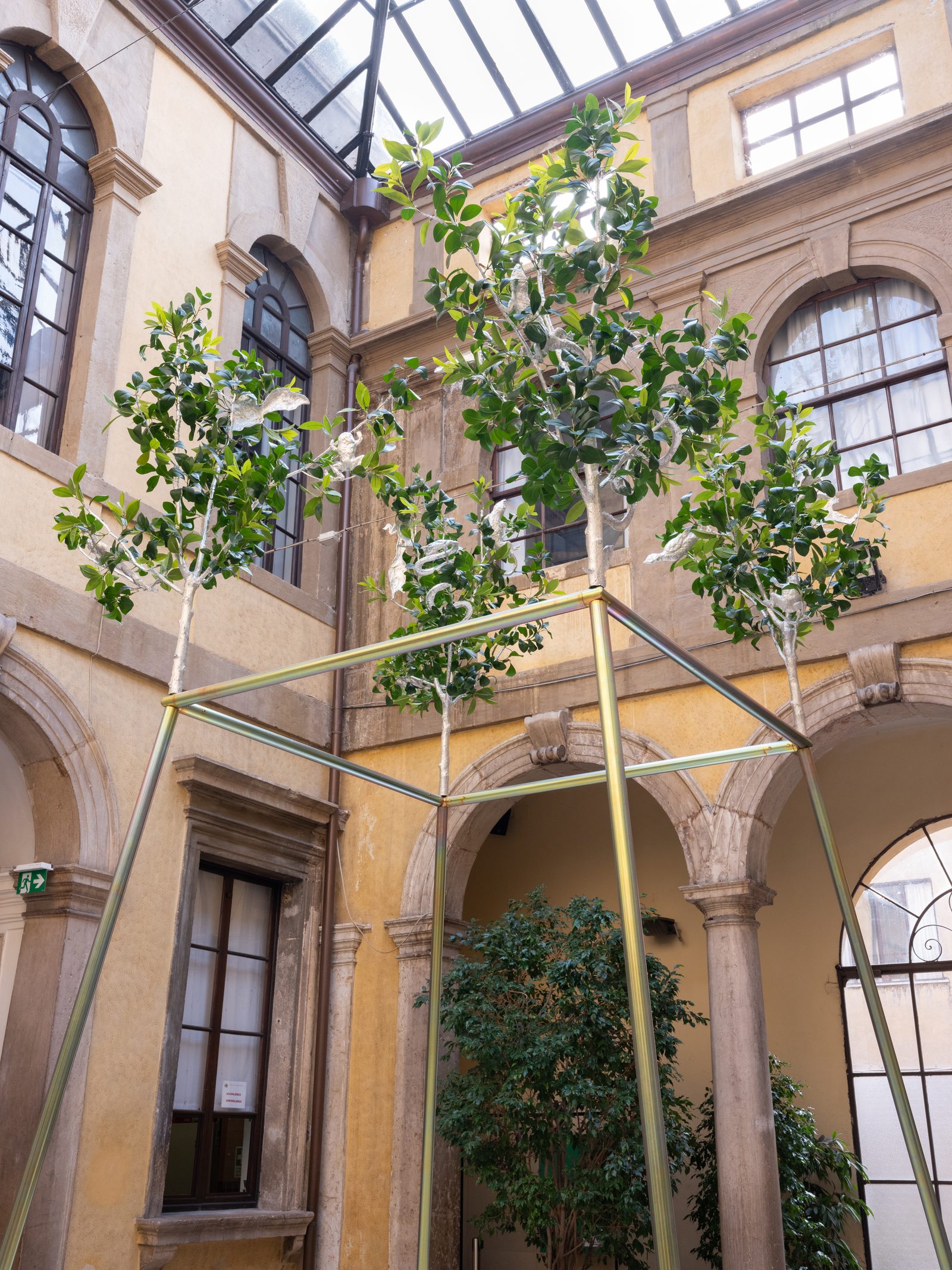 Processi di domesticazione espansa, installation view, aluminium, tropicalized iron, thermoformed PVC, Museo di Storia Naturale di Verona, Verona, 2022 — ph. Davide Galandini