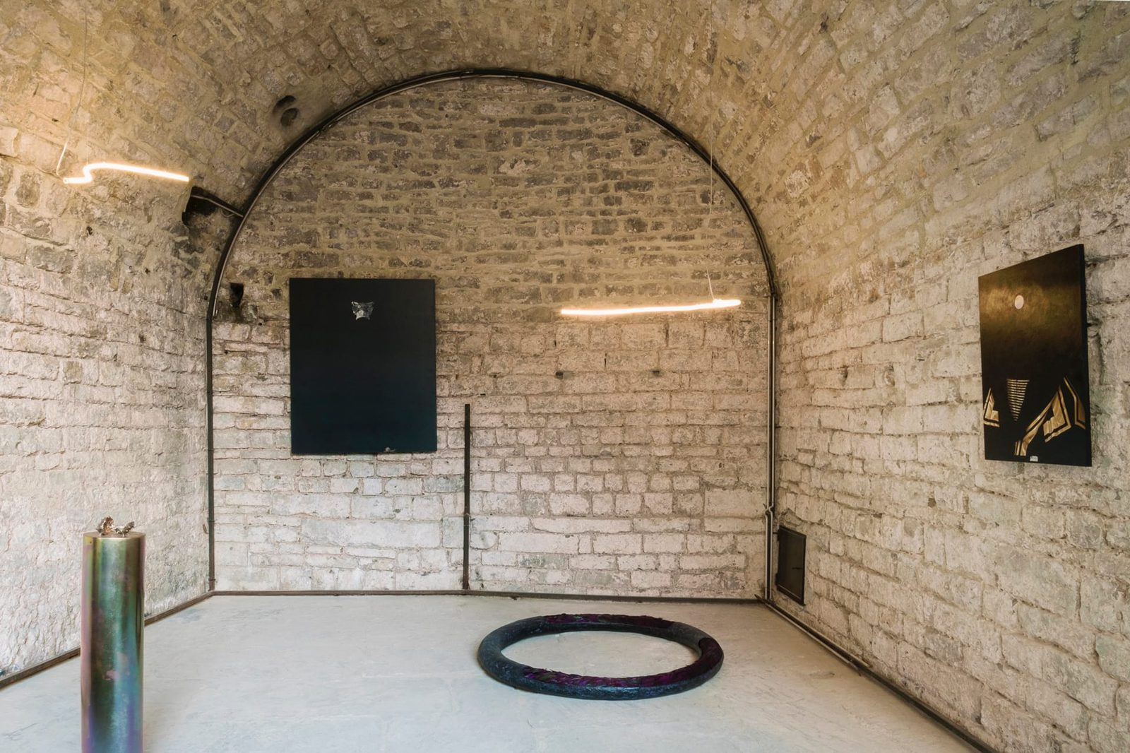 Specie elastiche per crepe dinamiche, installation view, Starry Speculative Night, Spazio Volta, Bergamo, 2021 — courtesy Spazio Volta